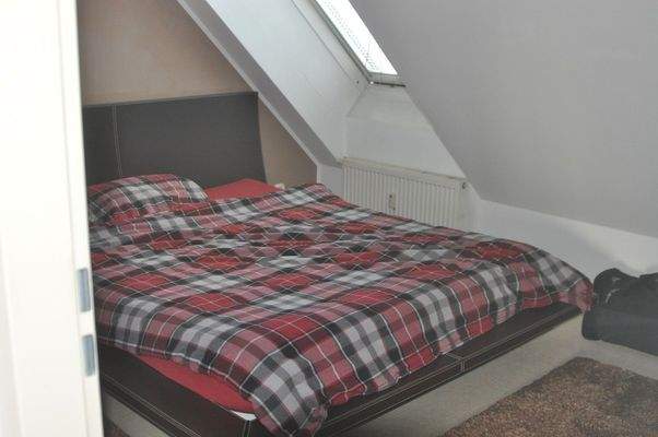 Schlafzimmer mit Schrankraum