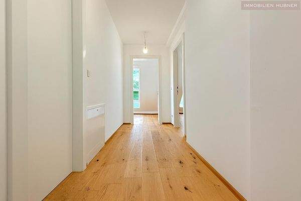 Vorzimmer - Blick in die Wohnung