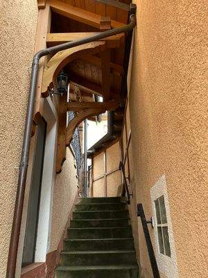 Treppe vom Garten zur Straße