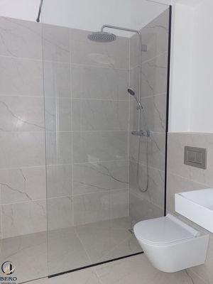 Bad 1 mit Dusche & WC
