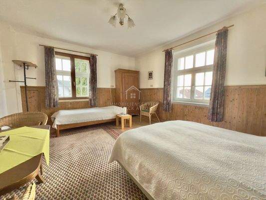 Zimmer Blick Richtung Fenster