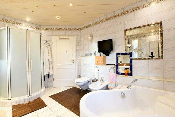 Ausschnitt Hauptbadezimmer