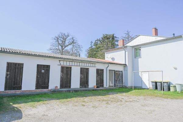 Stallungen auf den Hof