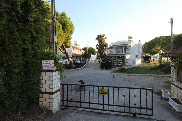 3-Bedroom House in a Seafront Complex in Antalya Manavgat