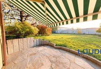 Terrasse mit Ausblick in den Garten