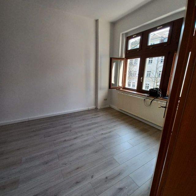 Helle 2 Raumwohnung Zwickau mit Balkon ab sofort zu vermieten - Photo 1