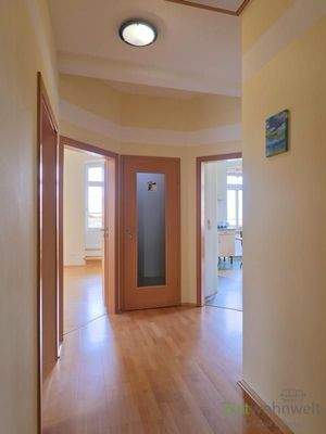 Flurblück zu Küche ind Wohnzimmer