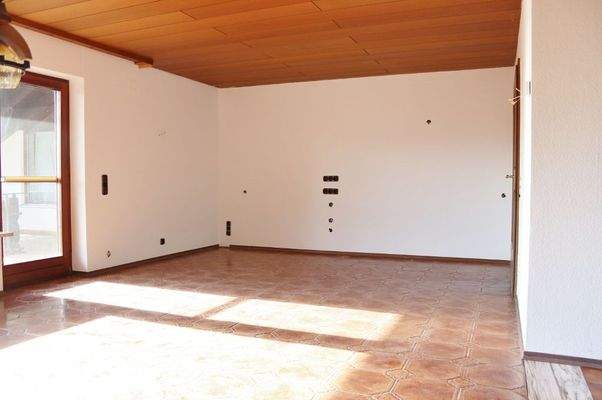 Wohnzimmer mit Balkonzugang