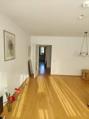 Wohnzimmer Blick zum Flur.jpg