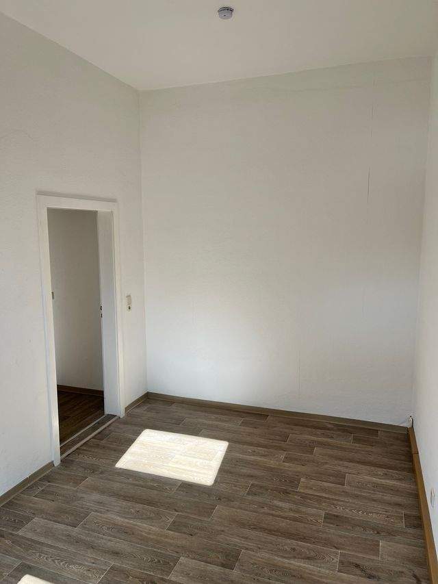Bezahlbare 2-Raum-Wohnung – zentrale Lage in Crimmitschau - Photo 3