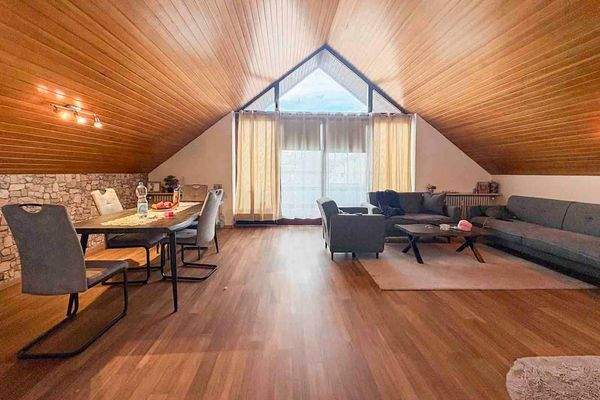 Wohn - und Esszimmer