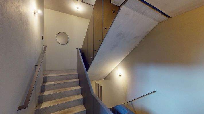 MODERNES TREPPENHAUS