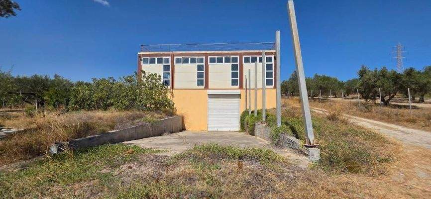 Kreta, Gournes: Gewerbefläche zu verkaufen