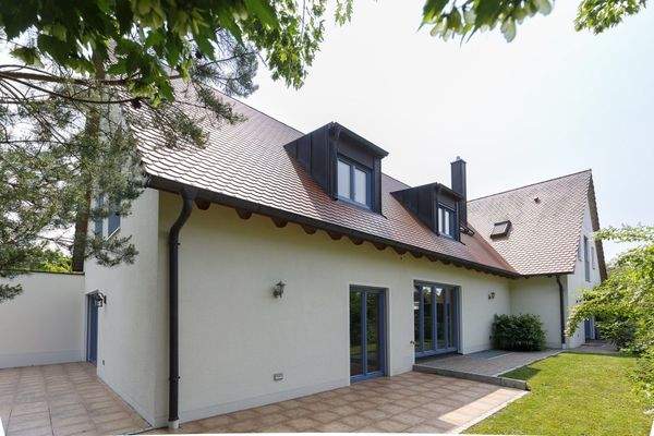 Westansicht mit Terrasse