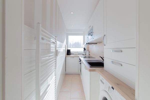 Moderne EBK mit Waschmaschine 