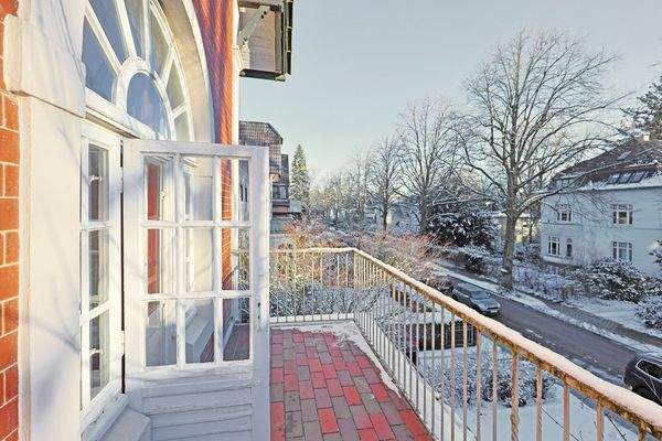 Einladender Balkon im Morgenlicht