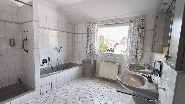 Badezimmer im Dachgeschoss