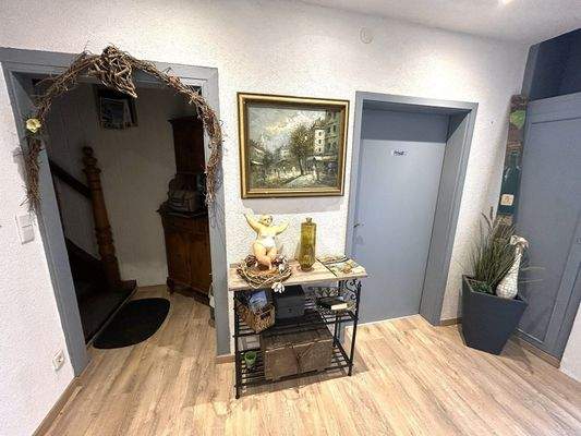 Eingang EG-Whg. und Aufgang zu den weiteren Whg.