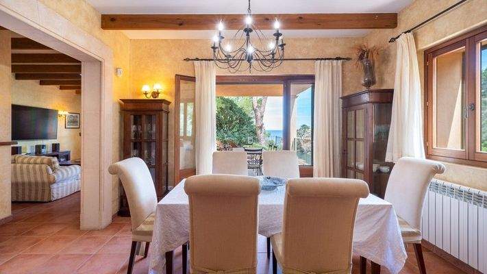 Haus zum Verkauf in erster Meereslinie von Cala Deyá, Mallorca