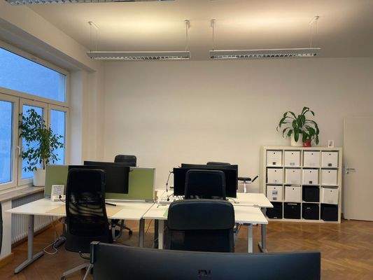 Flex Desks und Stauraum