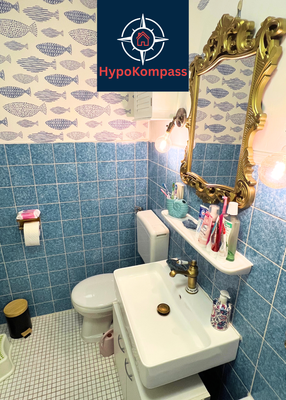 Badezimmer im Obergeschoss (2).png