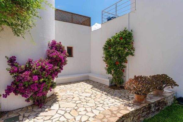 Kreta, Ag. Paraskevi: Tolle Wohnung in schöner Anlage mit Meerblick zu verkaufen