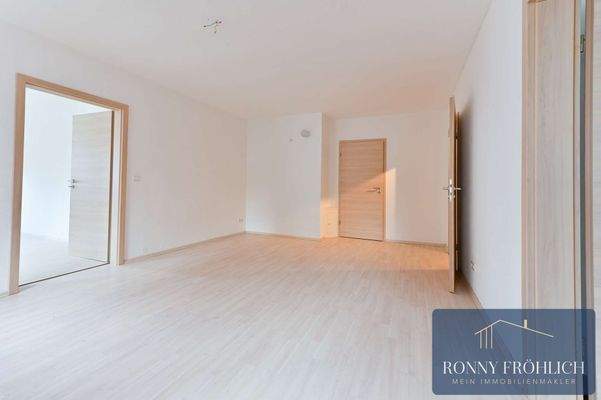 Wohnzimmer 2 mit Kaminanschluß