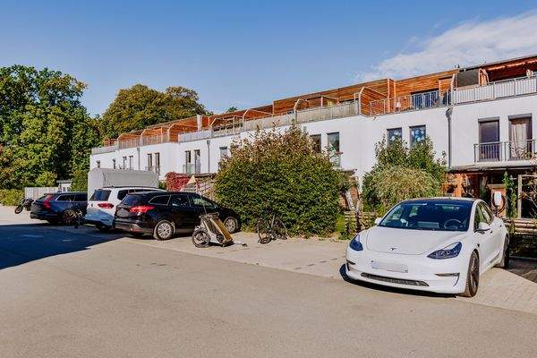 Insgesamt 13 KFZ-Außenstellplätze