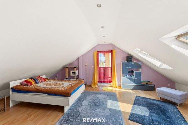 Schlafzimmer DG Flügel (1)