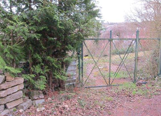 Zugang zum Grundstück.jpg