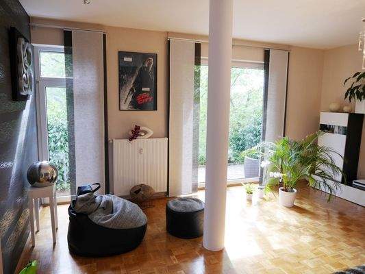 Mit Parkettboden und Ausgang...