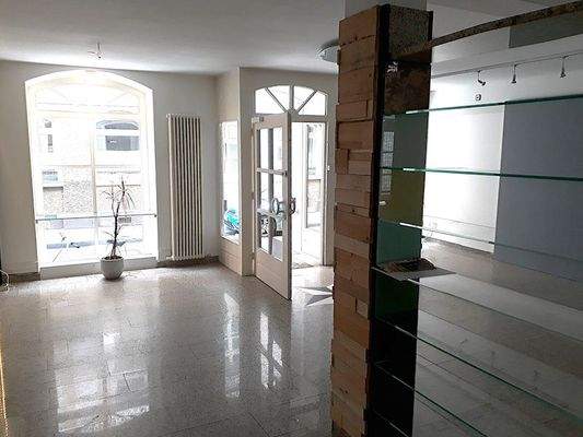 Eingangsbereich, Laden EG