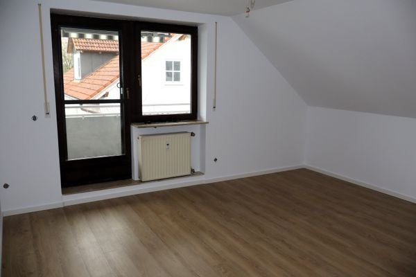 Wohnzimmer mit Ausgang zum Balkon