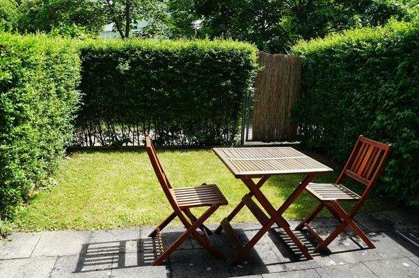 Terrasse mit uneinsehbarem Garten!