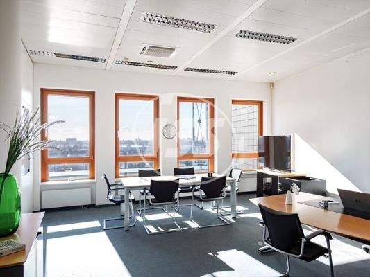 Büro mit Besprechungsbereich
