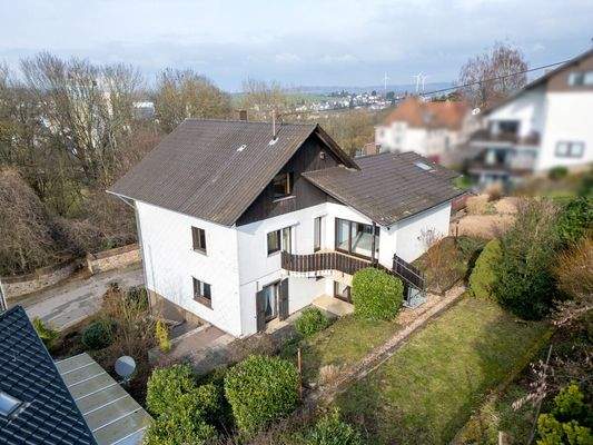 Familienfreundliches Zweifamilienhaus in Lebach