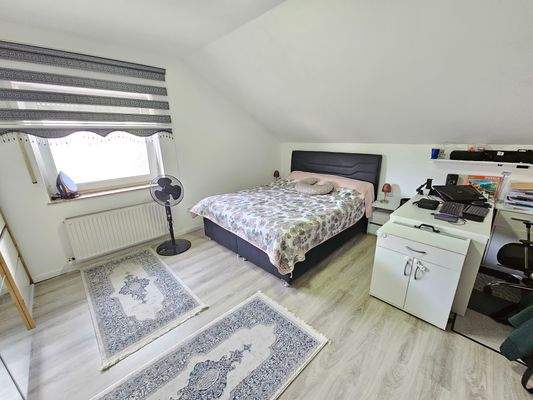 Schlafzimmer 1
