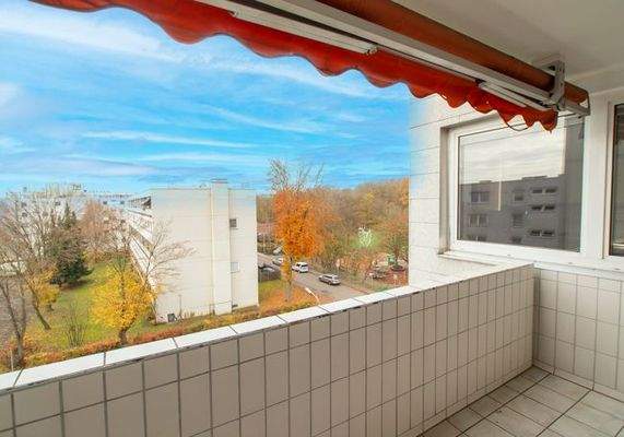 Loggia mit Blick auf den Nord-Park Ingolstadt