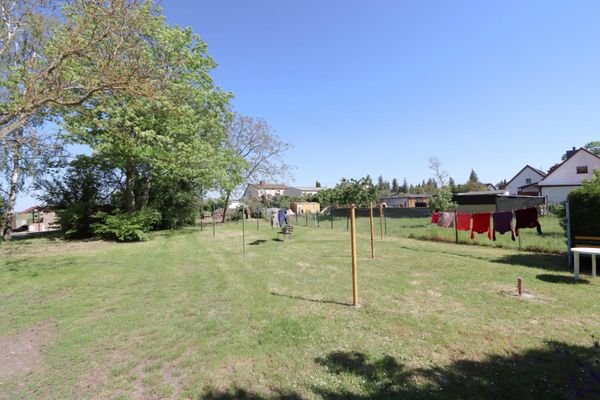 Garten hinter Eingang 4a recht