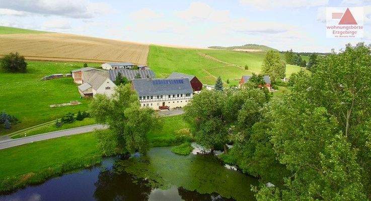 Blick auf den Hof und Umgebung