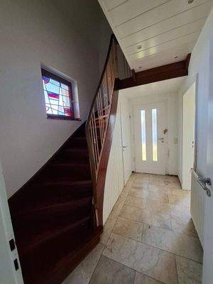 EG vorne links Zugang zum Keller