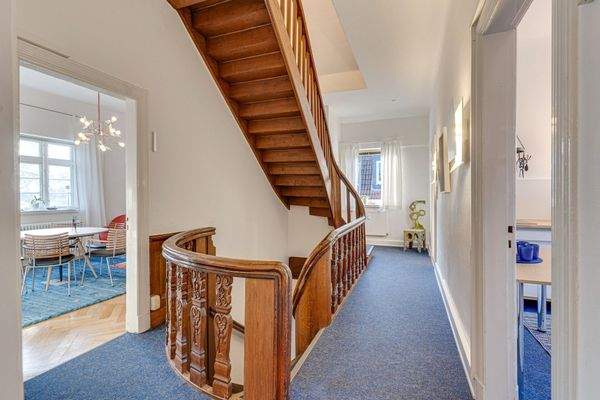 Originale wunderschöne Holztreppe