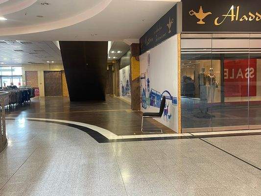 Eingang und Fläche im Center