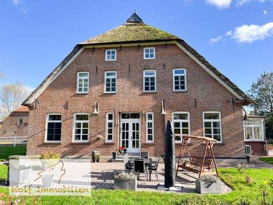 Westseite mit Terrasse