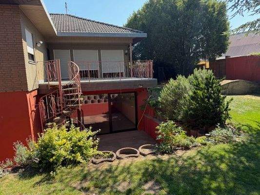 Ansicht  der Terrassen auf 2 Ebenen