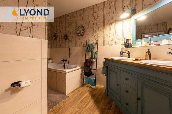 Bad am Schlafzimmer(1)