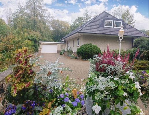 Auffahrt Haus mit Doppelgarage