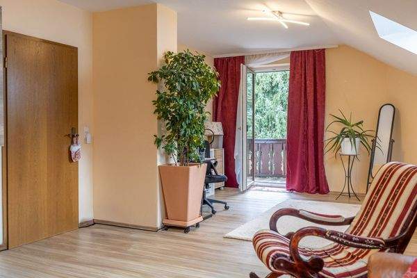 Großzügiges Wohnhaus mit Garten, Wintergarten & PV – ruhig gelegenes Raumwunder