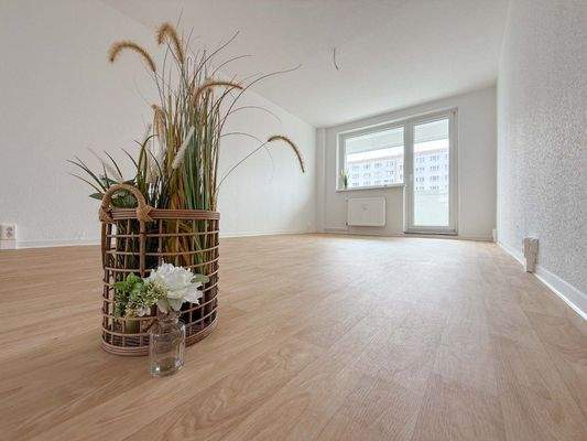 Wohnzimmer mit Zugang zur Loggia