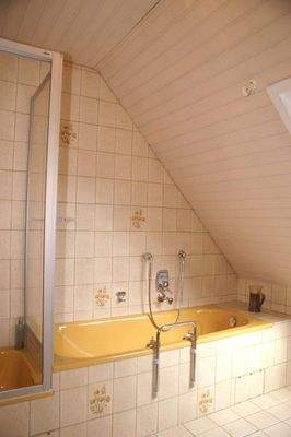 Dusch- u. Wannenbad OG 74.JPG